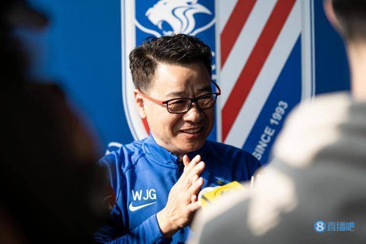 我们这个故事男一王宇翔是个长相帅气却重情重义的汉子，从小没有父亲，和妈妈相依为命。心怀音乐胡想的王宇翔不舍得分开得了心脏病的妈妈，抛却了音乐学院的进修，在一家修车厂打工                                  我们这个故事的女主人则是一个从小所有光环环绕朱门令媛，可是朱门也有朱门的不轻易，家庭的变故和豪情的不顺本身也由于豪情分开了本身所糊口的城市因偶尔的机遇家道清贫的王宇翔和朱门令媛李敏儿有了交集，